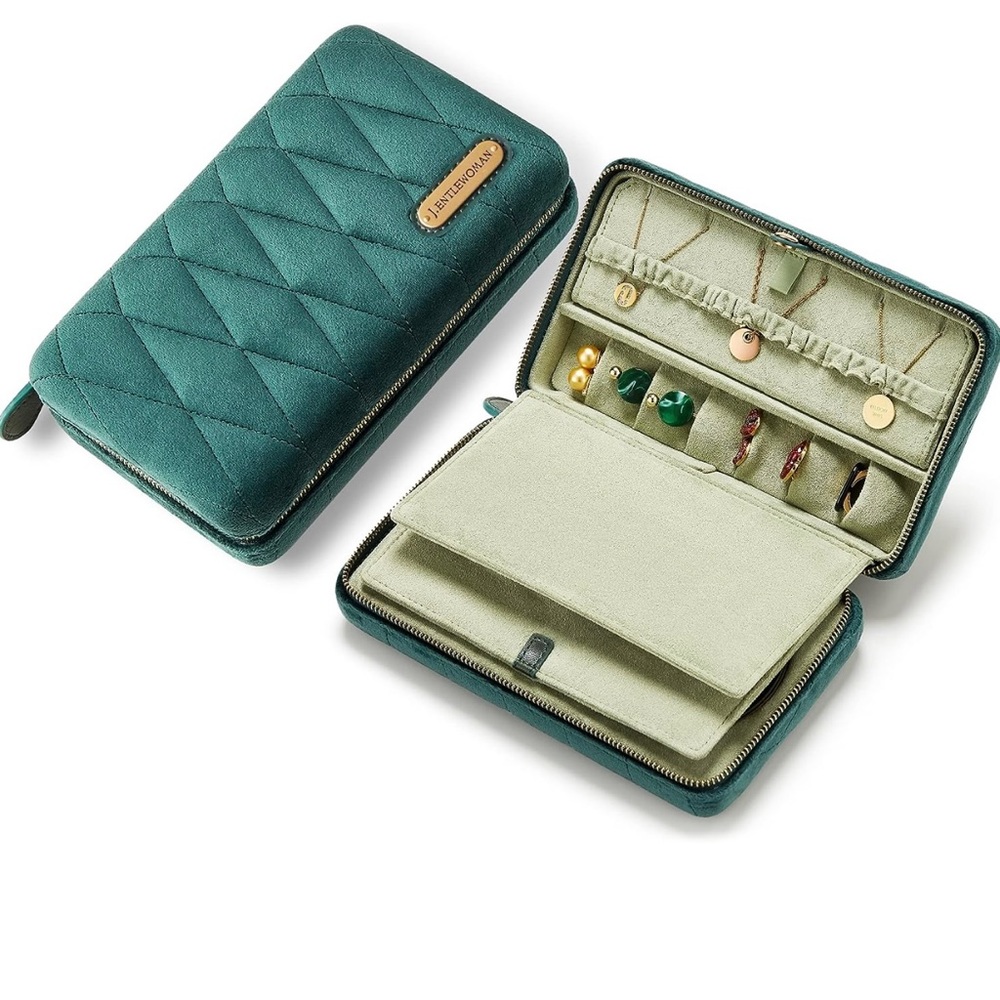 Travel jewelry box